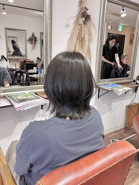 ヘアメイク アンフィ(amphi) 暗髪グレージュくびれミディ..~*＊.