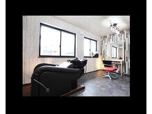 首に負担のかからないシャンプー台。マイクロバブル導入◎