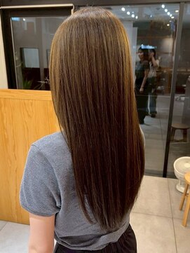 オリーブベージュ