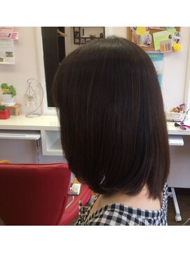 イヴァルヴ(EVOLVE) アイロン矯正黒髪暗髪ストレート大人ミディ可愛い