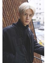 ネス(ness)&nbsp;[RIMMA]ホワイトカラー/センターパート/ネープレス/ツーブロック