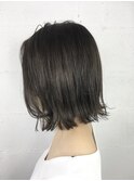 クールに前下がりシャープボブ
