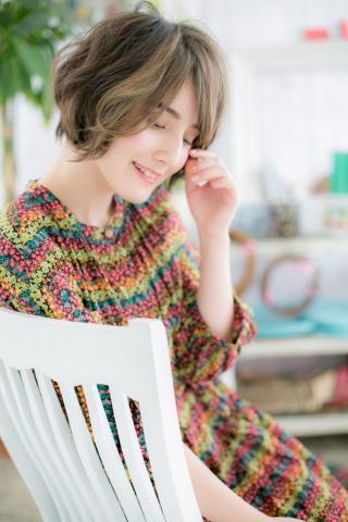 グラデーションメッシュカラーくせ毛風抜け感ボブショートa1
