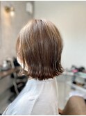 切りっぱなしボブ×ミルクティーベージュ
