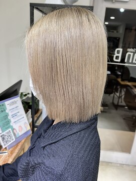アン ビー(an B) white beige