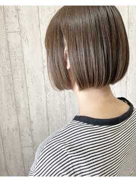 ラグシー(RAGCIE) 【ひとみ】切りっぱなしボブ×ホリスティックカラーグレージュ