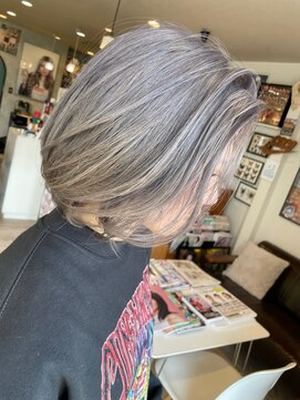 ヘア メイク ココ(hair make coco) ２回のブリーチでつくるホワイトカラー(*^^*)