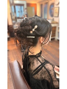 ふわふわアップヘアー