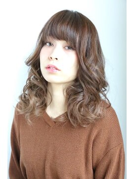 アークイラ(Aquila) どこから見てもドラマティック。外国人風ニュアンスウェーブ