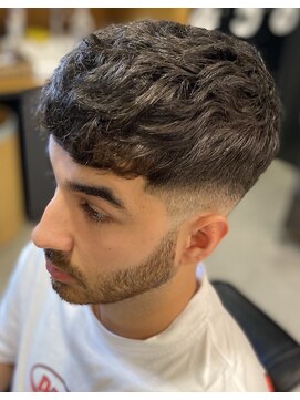 フランクスバーバーリザーブ 人形町店(FRANK’S BARBER RESERVE) スペインカールテーパーフェードバーバースタイルS