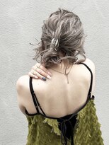 シズク(sizuk)&nbsp;グレージュヘアのアレンジスタイル