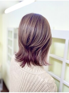 ティーズヘアイナガキイヴピアジェ 外ハネ_ミディアム_ピンク系