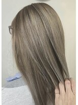 ヘアーアンドメイク ドレス(DRESS)&nbsp;ホワイトベージュ