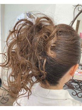 遊イング(遊ing) 盛り盛り髪