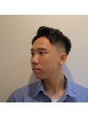 清潔感あるメンズのアップバング×ナチュラルフェード