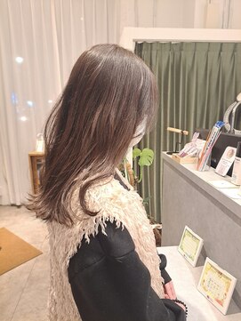トイズファクトリー(Toys Factory) アッシュブラウン×ミディアム美髪