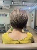 前下がりショートボブ×白髪ぼかしハイライト【青葉台】