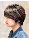 シャープな束感ショートとショコラアッシュ