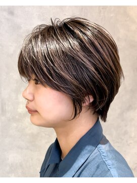 ラベスト キョウト(LOVEST) シャープな束感ショートとショコラアッシュ