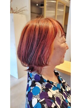 キザシ(KIZASI) ピンクとオレンジのハイライトで自分らしい脱白髪染め