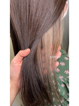 ビヨンドイー(beyond E) グレージュのイヤリングカラー