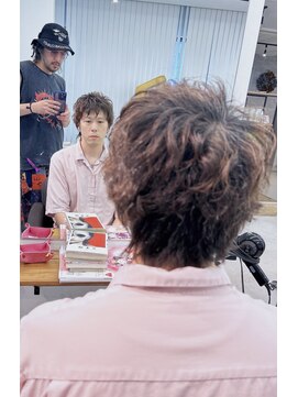 幻(maboroshi) 直毛をくせ毛風にするパーマ