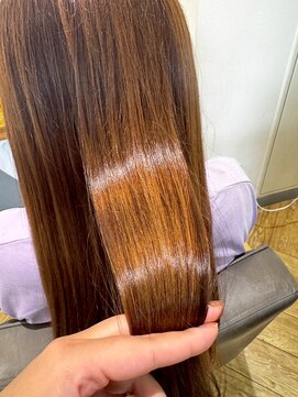 ユーシャンボール(U-CHAMBORD) 極上ツヤ髪ストレートロング【寝屋川/髪質改善/白髪ぼかし】