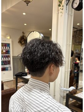 フォンド 津田沼(fond.) MEN’S HAIR/波巻きツイストスパイラル/リバースセンターパート
