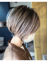 リノショアーズ 日本大通り店(RINOSHORES) "横浜日本大通り"『ホワイトベージュ、ホワイトグレージュ』
