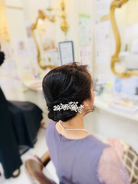 美容室 ティンカーベル シニヨンヘア