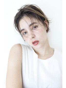 ネオリーブ クーロ(Neolive curro) 外国人風♪白髪ぼかしのハイライトショート♪