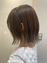 ジアン(GIEN) ぱつっとミディ×くすみベージュカラー@磯崎