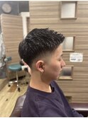 スキンフェード黒髪短髪アップバンク