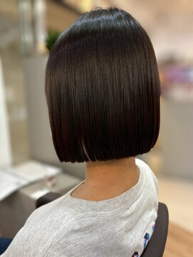 ジエクト ヴィシア(The Ect VIXIA) 切りっぱなしボブ/ハッシュボブ/くすみベージュ