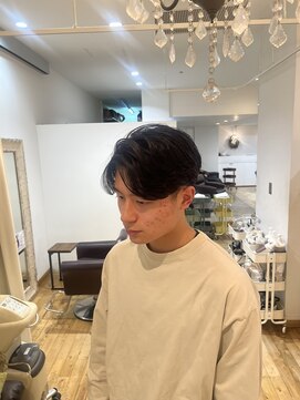 ルッツ(Lutz. hair design) 1/9ナチュラルセンターパート