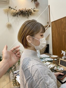 ノルン(norn.) 耳かけショートボブ/シルキーベージュ/ホワイトミルクティー