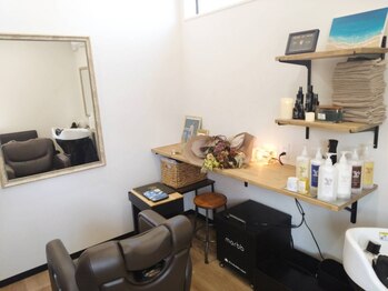 ユニ ヘアサロン イシグロ(yuni HAIRSALON ishiguro)の写真/【豊川/蒲郡/豊橋】半個室のプライベート空間でゆったりしたサロンtimeを。お悩みも話しやすい◎