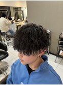ツイストスパイラルパーマ金メッシュ 刈り上げマッシュ波巻き