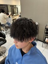 アイズ 海老名(AIZU) ツイストスパイラルパーマ金メッシュ 刈り上げマッシュ波巻き