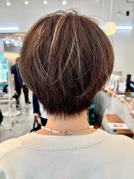 ロミー 本厚木(ROMMY.) くびれヘア刈り上げないショート細めハイライト◎20代～50代