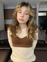 透明感たっぷりのやわらかくシアーなカラーが得意、色落ち過程も可愛いハイトーンやデザインカラーも◎