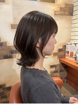 ヘアメイク フレンシア(hair make flencia)&nbsp;軽やかさとツヤで魅せる外ハネくびれボブ【176スタイル】