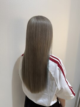 イリス(Iris) グレージュ×イヤリンググリーンカラー