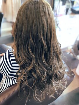 ふんわりおしゃれ巻き髪ロング L トゥエンティーフォー 24 のヘアカタログ ホットペッパービューティー