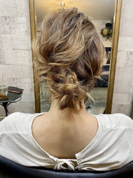 プラグ ヘアーデザイン 大名店(PLUG hair design) 低めのシニョン