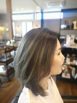 ヘアーアンドビューティ カリテス(Hair & Beauty Charites) ハイライトアッシュ