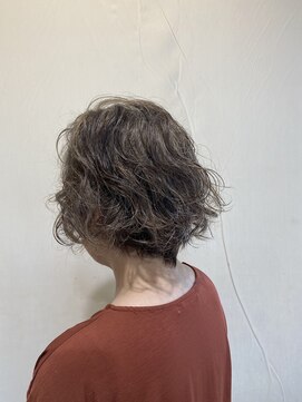 ジュリア(Giulia) パーマカラーカット