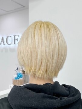 テイス 新宿(TACE) ブロンドショート[ネビージュ/黒髪/小顔/新宿]