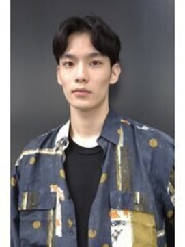 ブークル(boucle) 短めセンターパート　ビジネス髪型　就活髪型