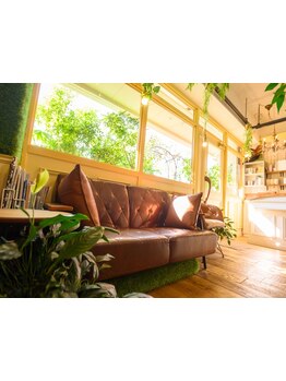 1対1のプライベートサロンなので他のお客様は基本おりません。未就学のお子様もご一緒に御来店下さい。